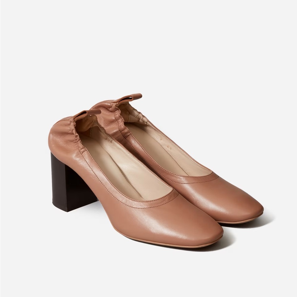 Everlane the day high heel shoes, brand new, pecan in W 7.5 with shoes boxes